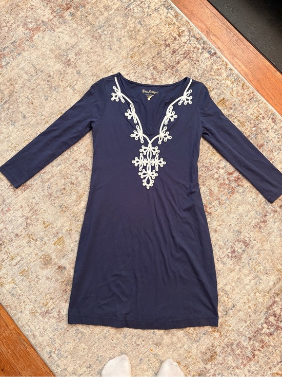 Lilly Pulitzer Dresses & Skirts - Lilly Pulitzer Navy Embroidered V-Neck Dress with White Trim